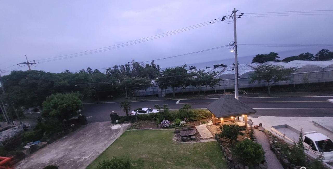 Jeju Soroan Pension ซอกวีโพ ภายนอก รูปภาพ