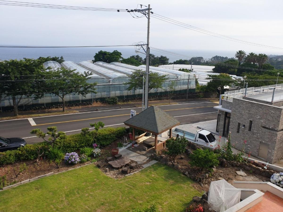 Jeju Soroan Pension ซอกวีโพ ภายนอก รูปภาพ