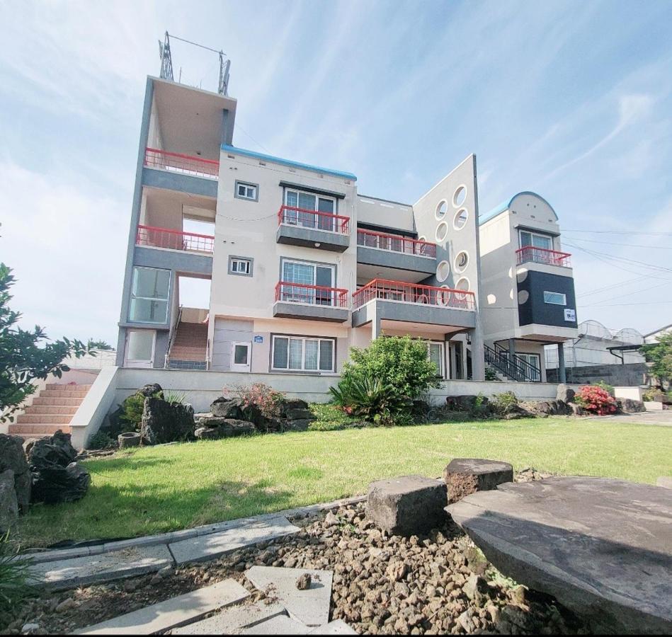 Jeju Soroan Pension ซอกวีโพ ภายนอก รูปภาพ